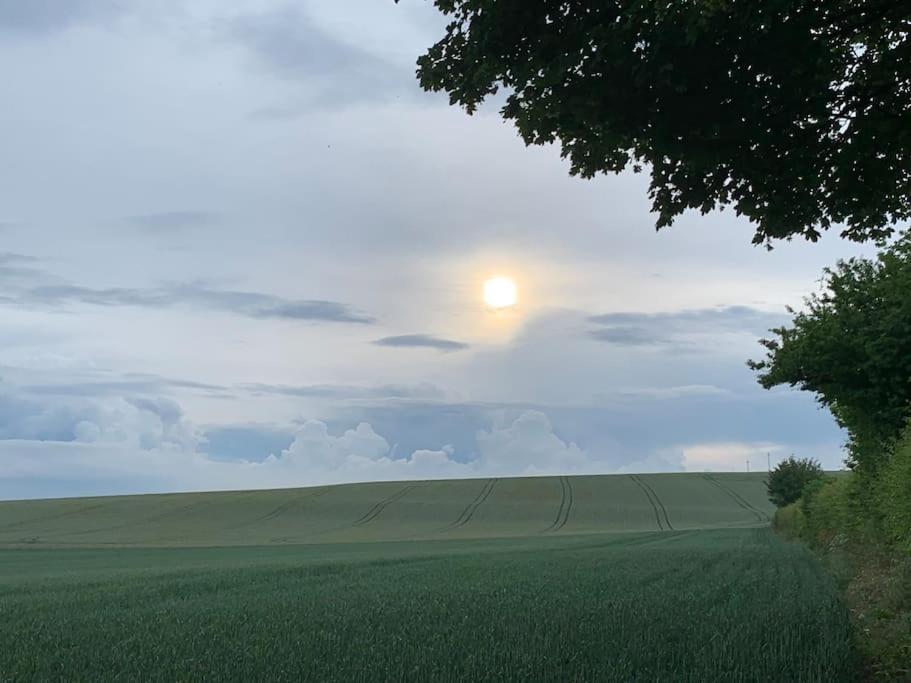 Romantic Shepherds Hut With Stunning Sunsets Hollingbourne المظهر الخارجي الصورة
