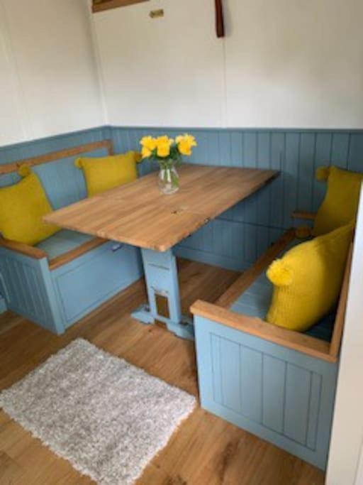 Romantic Shepherds Hut With Stunning Sunsets Hollingbourne المظهر الخارجي الصورة