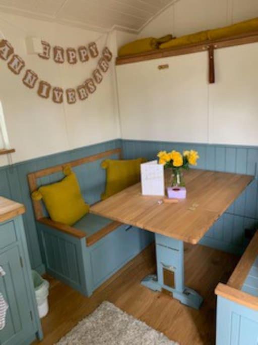 Romantic Shepherds Hut With Stunning Sunsets Hollingbourne المظهر الخارجي الصورة