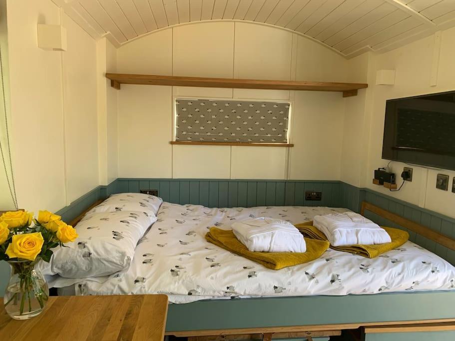 Romantic Shepherds Hut With Stunning Sunsets Hollingbourne المظهر الخارجي الصورة